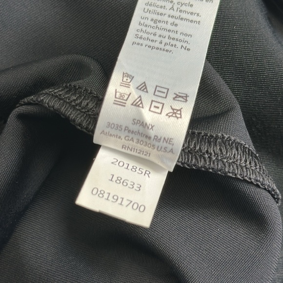 SPANX Faux Leather Black Camo Leggings Size Medium Womens Sculpting Slim Fit - Picture 10 of 14